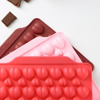 Форма для кондитерских украшений Доляна &laquo;Море сердец&raquo;, силикон, 18&times;15&times;1 см, 52 ячейки, цвет МИКС