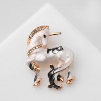 Брошь &laquo;Единорог&raquo; волшебный, цветная в золоте