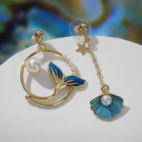 Серьги эмаль &laquo;Ночь&raquo; хвост с ракушкой, цвет сине-белый в золоте