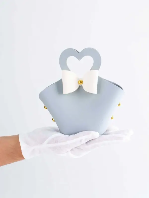 Кожанная подарочная сумочка 10,5 х 5 х 6 см небесно-голубая