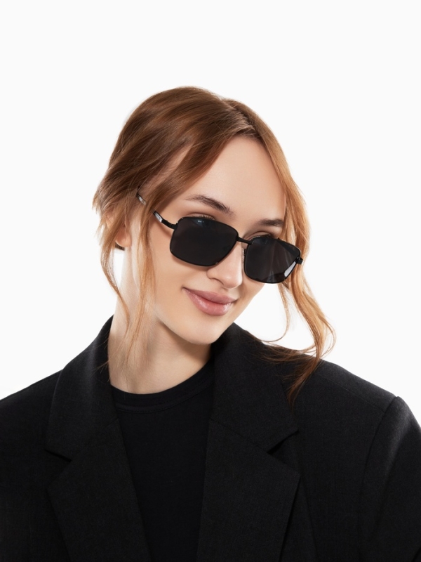 Очки солнцезащитные uv 400, дужка 13.5 см, ширина 12.8 см, линза 4.3 х 5.5 см