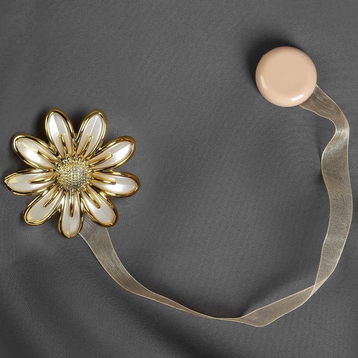 Подхват для штор &laquo;Ромашка&raquo;, d = 6 см, цвет бежевый/золотой