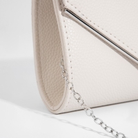 Сумка-клатч на клапане, цвет бежевый