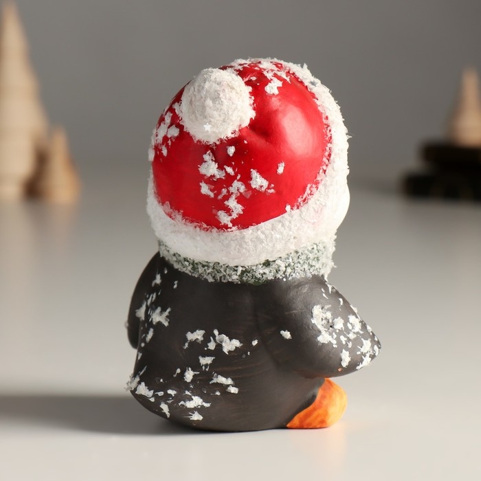 Сувенир керамика "Пингвинёнок в шапке и шарфике" 9х7,5х11,5 см