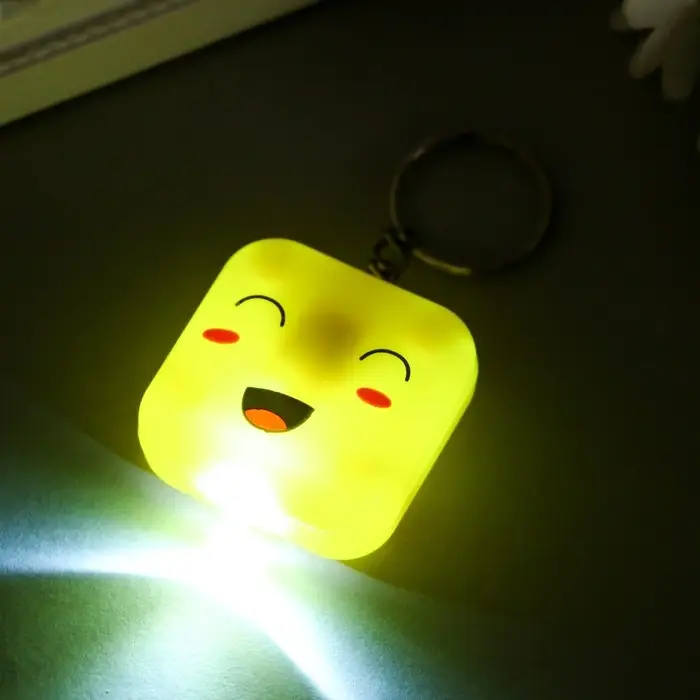 Фонарик свет на кольце "Квадратик-смайлик" МИКС светит 3,8х1,6х3,8 см