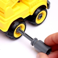 Конструктор винтовой &laquo;Машина с краном&raquo;, с отвёрткой, 26 деталей