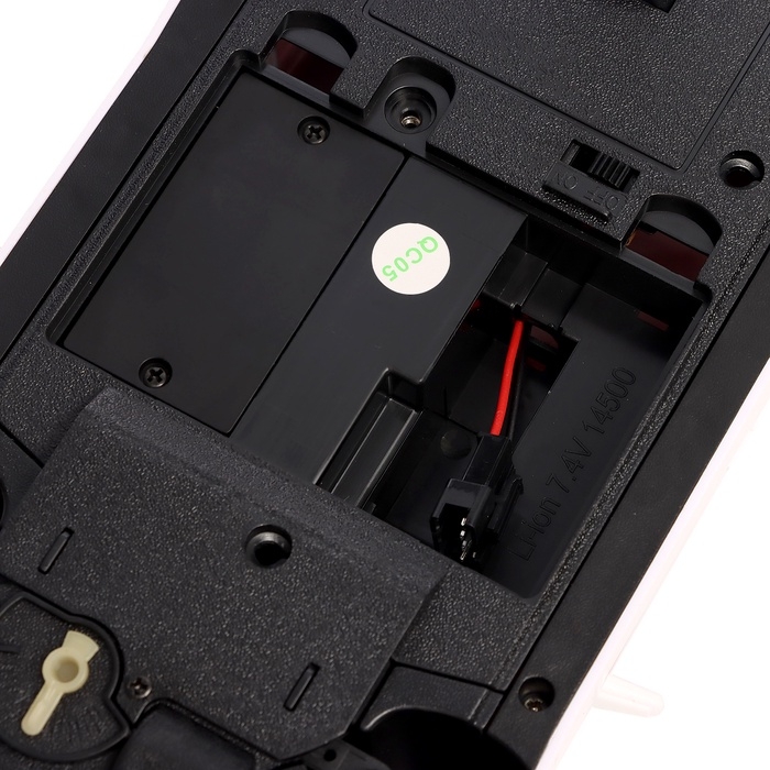 Машинка на пульте управления &laquo;Легенда Дрифта&raquo;, радиоуправление, полный привод, 40 км/ч, 2 комплекта колёс, 1:16, цвет белый