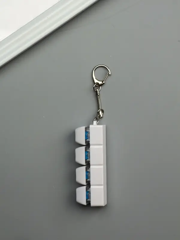 Брелок - антистресс для ключей на карабине &laquo;Клавиши кейкап&raquo;, белый, 7.6&times;2&times;2.7 см