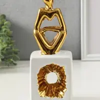 Сувенир керамика "Задумчивый человек" белый с золотом 7х9,5х26 см