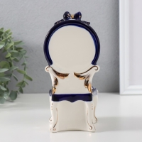 Сувенир керамика "Девочка сидит в кресле с подарком в руках" кобальт 7,5х10х17 см