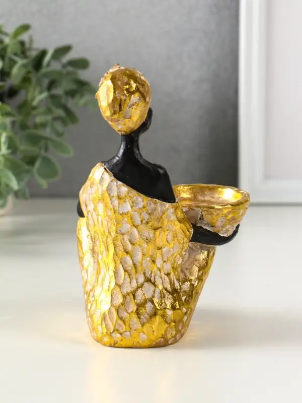Подсвечник полистоун "Африканка в золотом платье с цветами" d=4,5 см 10,5х12х16 см