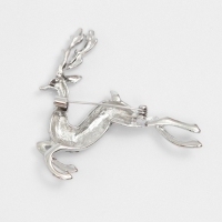 Новый год! Брошь новогодняя "Олень", цвет белый в серебре