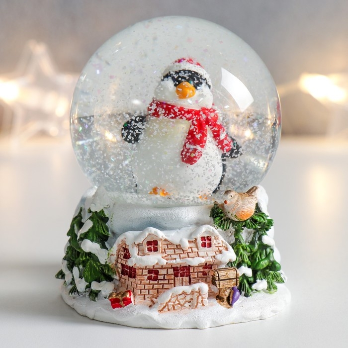 Сувенир полистоун водяной шар "Пухлый пингвинёнок в шарфике" 7х6,7х8,8 см