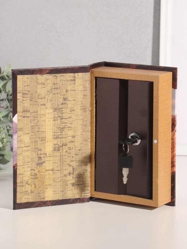 Сейф-книга дерево кожзам "Приключения и путешествия" 21х13х5 см