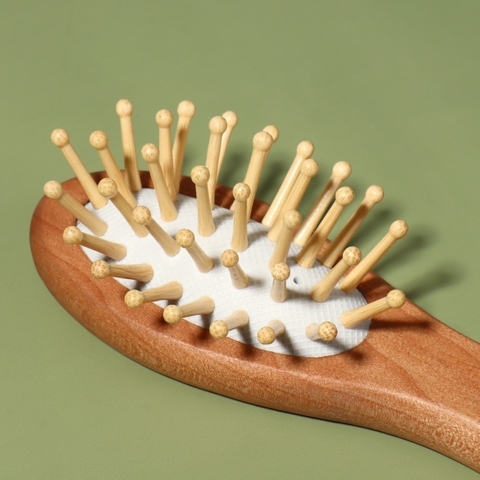 Расчёска-мини массажная, деревянная, 4 &times; 11,5 см, цвет &laquo;светлое дерево&raquo;