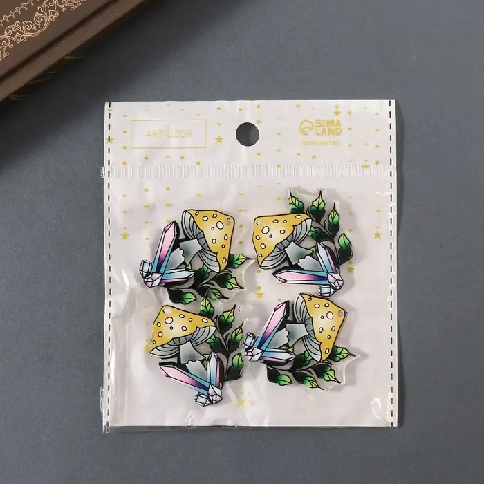 Декор для творчества акрил двусторонний "Мухомор и кристаллы" 3,7х3,3х0,2 см