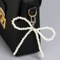 Брелок на карабине "Жемчужный бант" бусины d=0,8 см 9,5х11х1,6 см