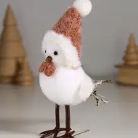 Сувенир "Белая птичка в колпаке и бабочке на веточке ели" 5,3х9,5х14 см