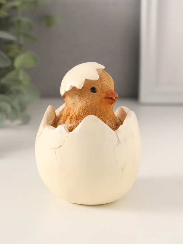 Сувенир полистоун "Цыплёнок в яичной скорлупе" 8х6х8 см