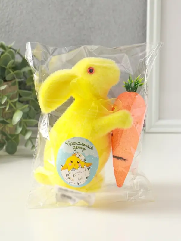 Сувенир пасхальный "Жёлтый заяц с морковкой" 6,5х12х15,5 см