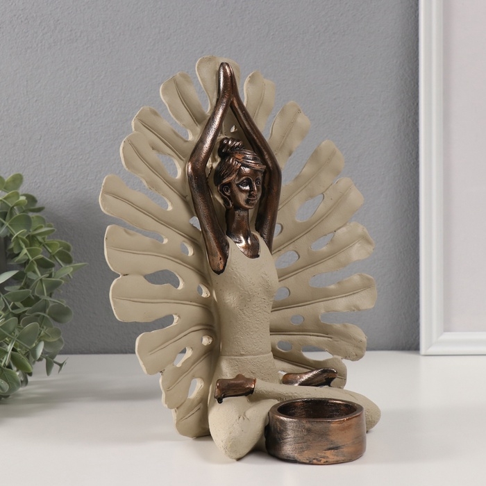 Сувенир полистоун подсвечник "Девушка в позе лотоса у монстеры" под бронзу d=4,3 см 12,3х22х25 см