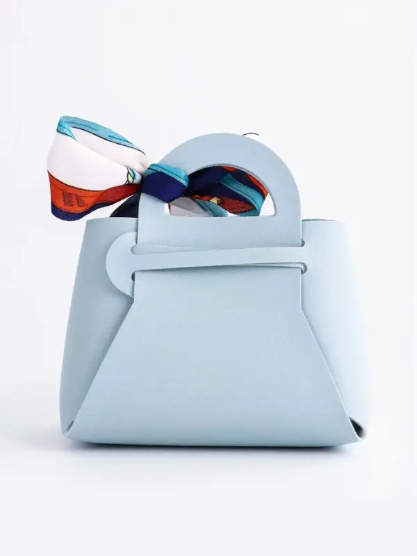 Кожанная подарочная сумочка 13 х12 х 5,5 см голубая