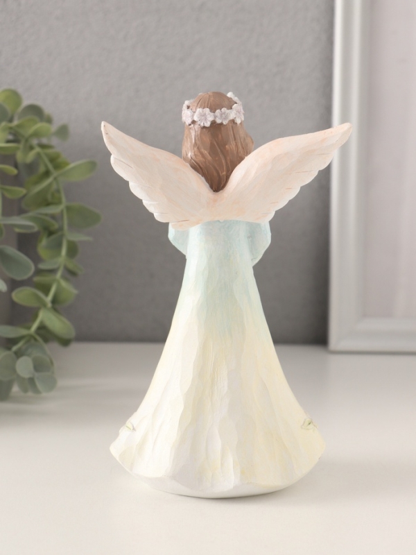 Сувенир полистоун "Девушка-ангел в нежно-голубом платье, руки-сердце" 9,5х6,5х16 см