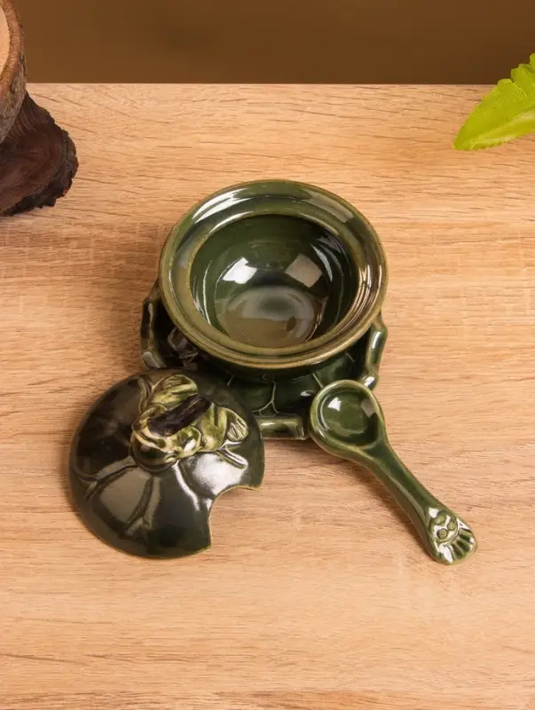 Соусник с крышкой на подставке &laquo;Лягушка&raquo;, 8&times;9&times;10 см, керамика, зелёный