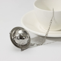 Ситечко для чая Доляна &laquo;Ёлочка&raquo;, d=4,5 см, на цепочке, цвет серебристый