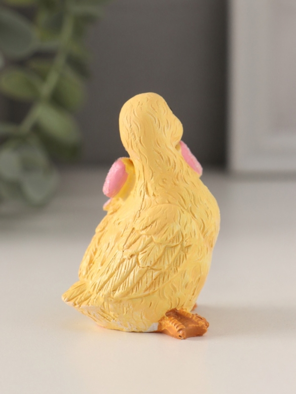 Сувенир полистоун "Утёнок с большим розовым бантом" 4,5х4х6 см