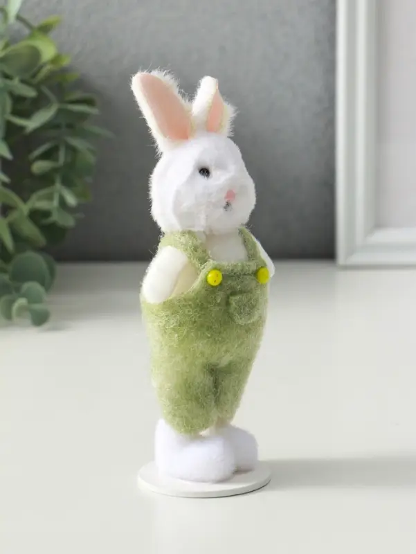 Сувенир  "Белый зайчик в зелёном комбинезоне" 4х6х15 см