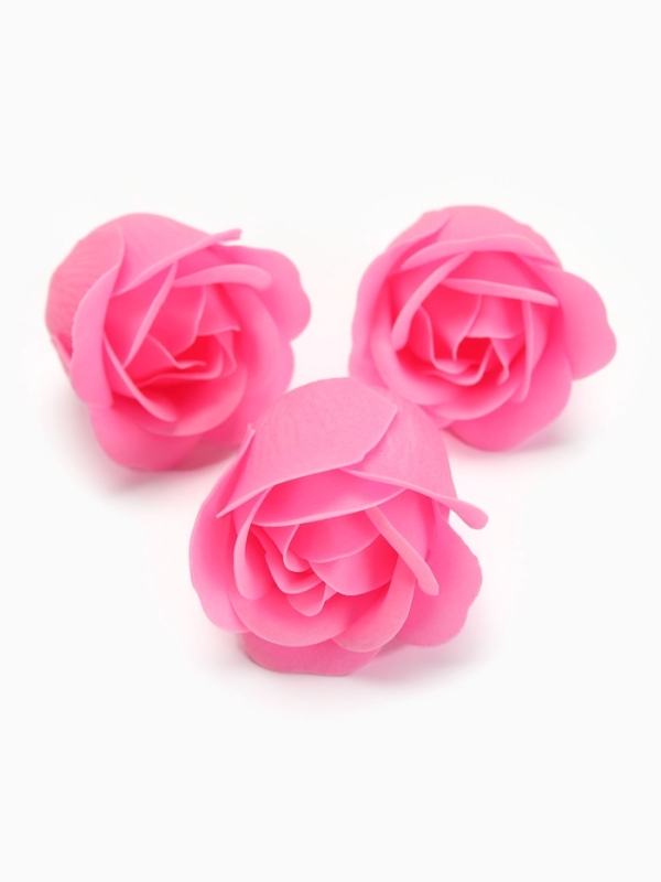 18 мыльных розовых роз с надписью в коробке