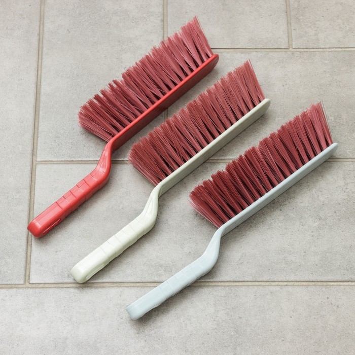 Щётка-смётка пластиковая Доляна, рабочая часть 18 см, 31&times;3,5 см, цвет МИКС