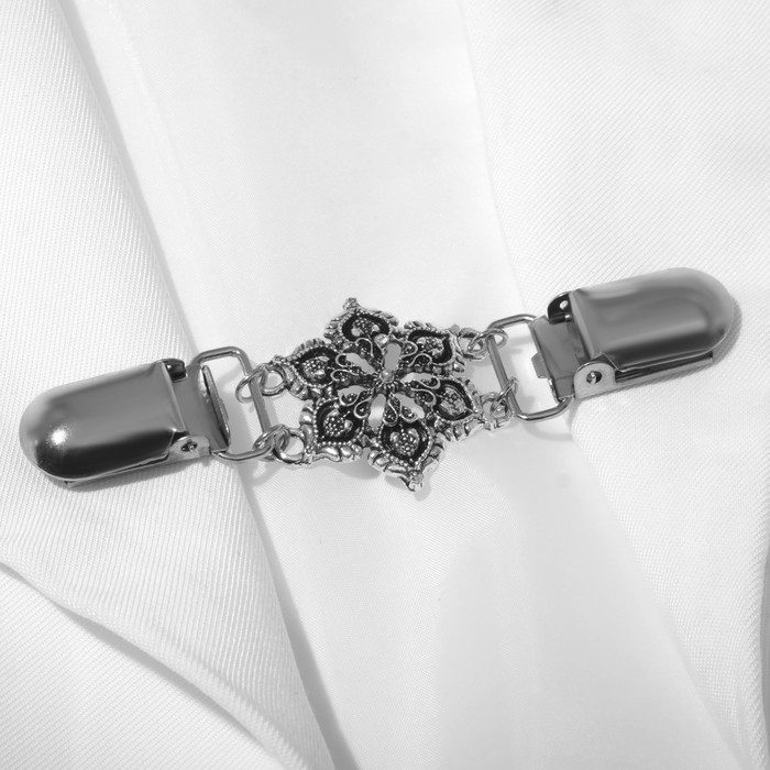 Зажим для кардигана &laquo;Цветение&raquo;, цвет чернёное серебро