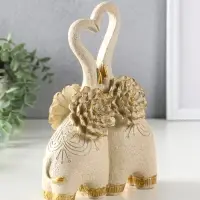 Сувенир полистоун " Парочка слонов с цветочными ушами" песочный 8х17х25,5 см