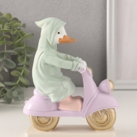 Сувенир полистоун "Утка в зелёном дождевике на мопеде" 13х5,5х16 см
