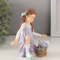 Сувенир полистоун "Девочка в сиреневом сарафане с корзинкой цветов" 11х6,5х12 см