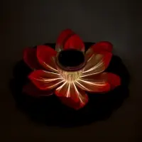 Садовый светильник для водоемов 28 х 28 х 9 см на солнечной бат-е "Лотос" красный N008