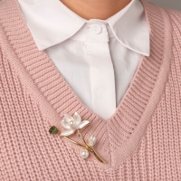 Брошь &laquo;Цветочная композиция&raquo;, цвет бело-зелёный в золоте