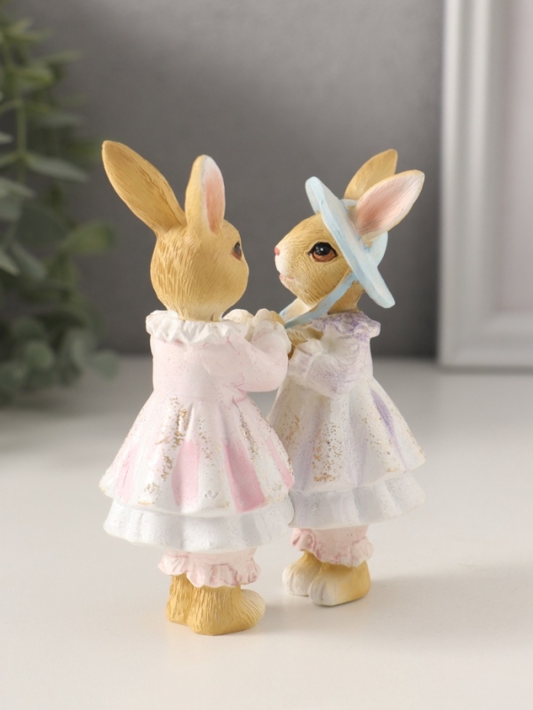 Сувенир полистоун "Зайки-сестрицы" сиренево-розовый 8,5х4,5х11,5 см