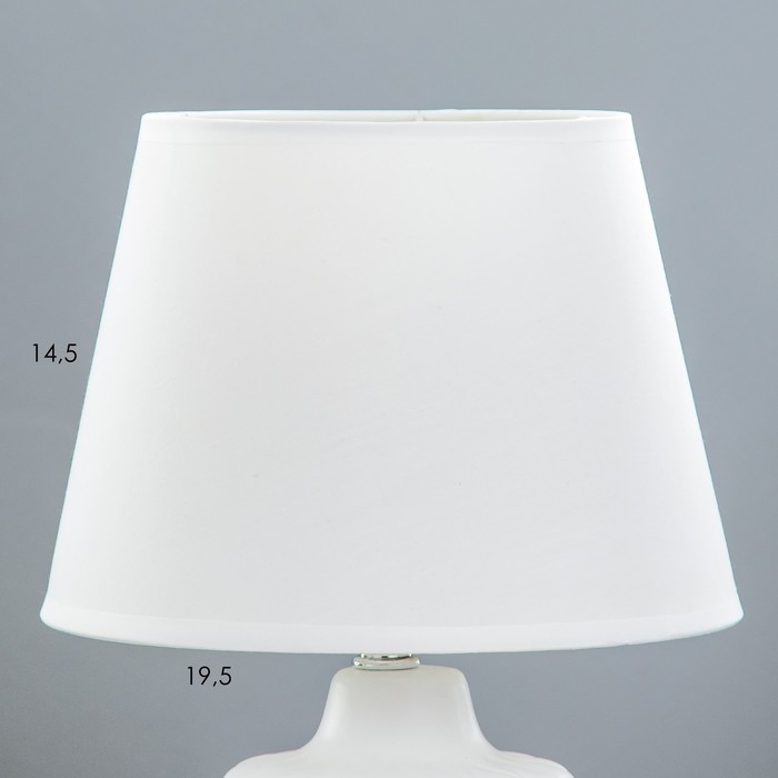 Настольная лампа "Джайм" Е14 40Вт белый 25х25х38 см RISALUX