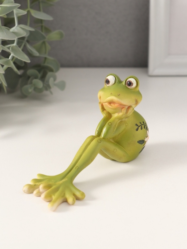 Сувенир полистоун "Лягушонок - что же будет?" 15,5х6х7 см