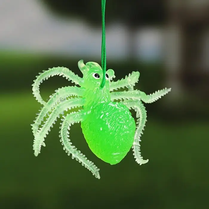 Светящаяся декоративная подвеска "Паук", 6 &times; 2.5 см