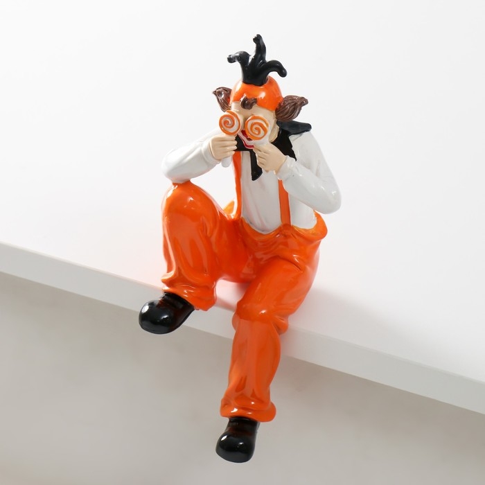 Сувенир полистоун "Клоун с леденцами, сидит" бело-оранжевый 10х9,5х20 см