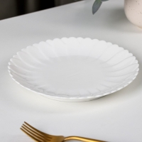 Тарелка фарфоровая обеденная Magistro &laquo;Цветок&raquo;, d=19 см, цвет белый