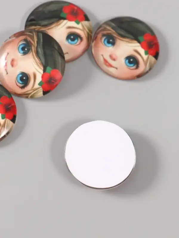 Кабошон стекло для творчества "Круг. Мальчишка в картузе с цветком" 3х3 см