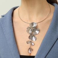 Колье &laquo;Цветок&raquo; стразинка, цвет серебро, d=15 см