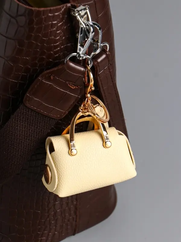 Брелок кожзам с карабином, с кистью "Саквояж" сливочный 7,5х4х7 см