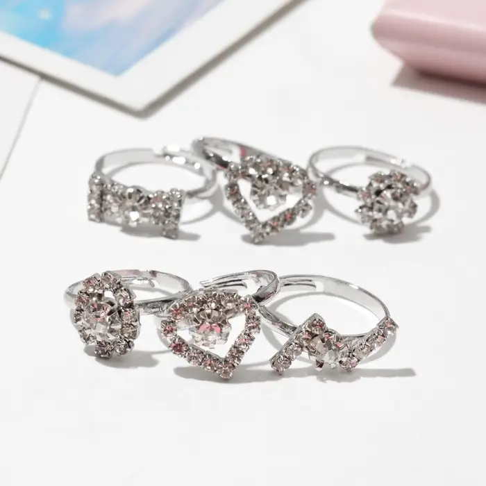 Кольцо &laquo;Выбражулька&raquo; королевское, форма МИКС, белое в серебре, безразмерное