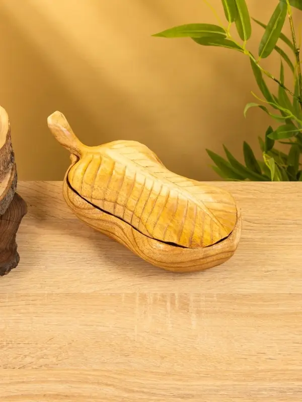 Конфетница "Лист" дерево Джампинис 26х13х8 см